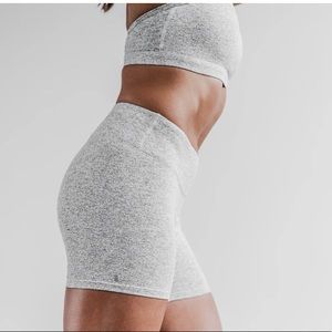 NOBULL Mid-Rise Short 4”. NWT